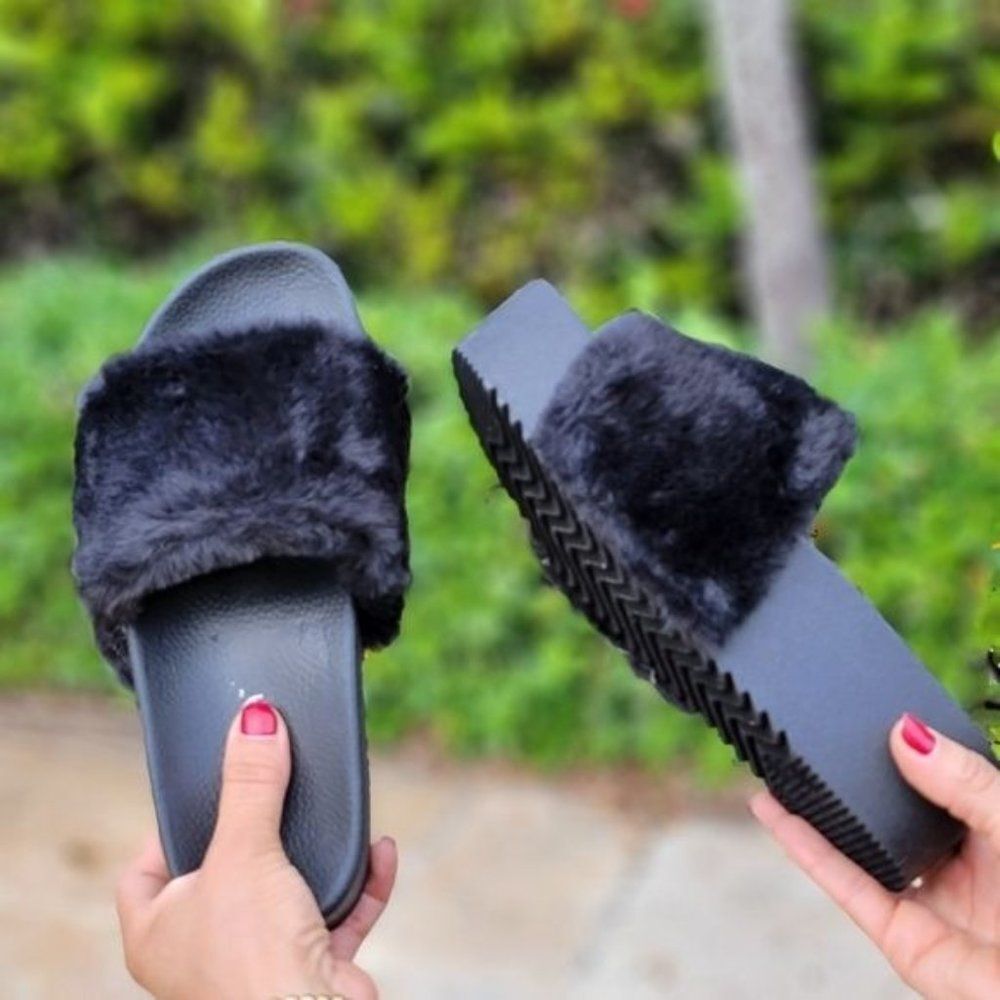 Women's Black Furry Platform Wedge Slippers Sandal - Picture 2 of 4